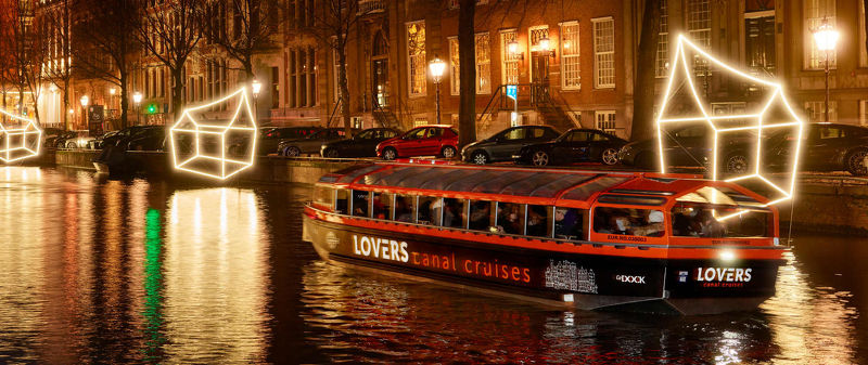 Vier het Amsterdam Light Festival vanaf het water!