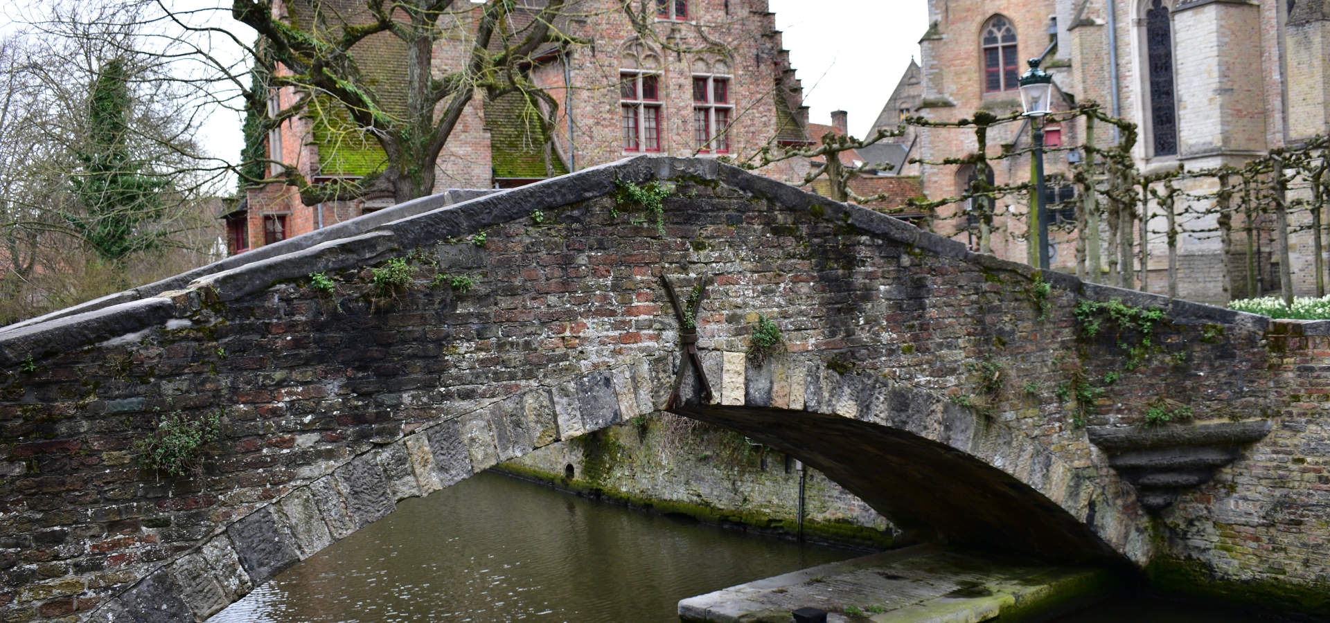 Romantiek aan de Bonifaciusbrug: filmisch Brugge op z'n mooist