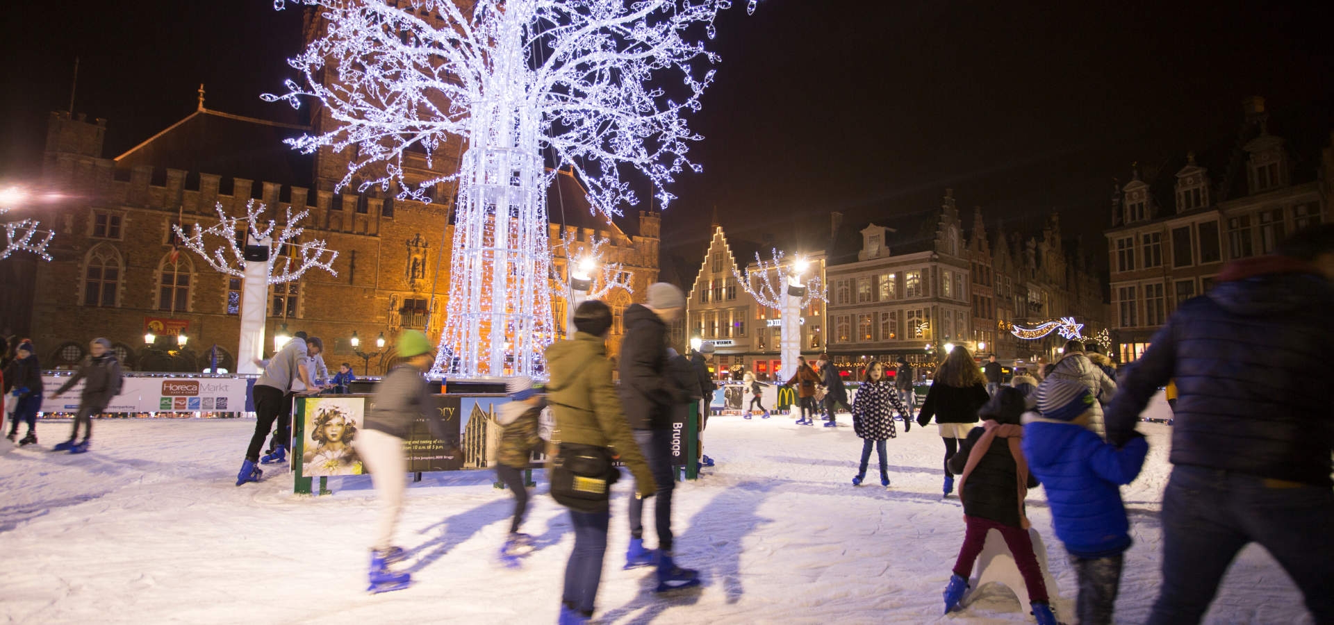 Schaatsen in het centrum van Brugge.