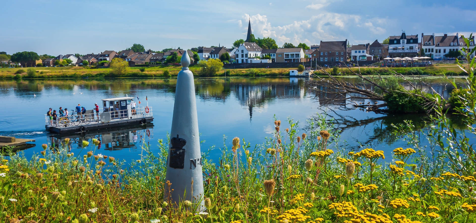 Plaatsje Eijsden gelegen aan de Maas