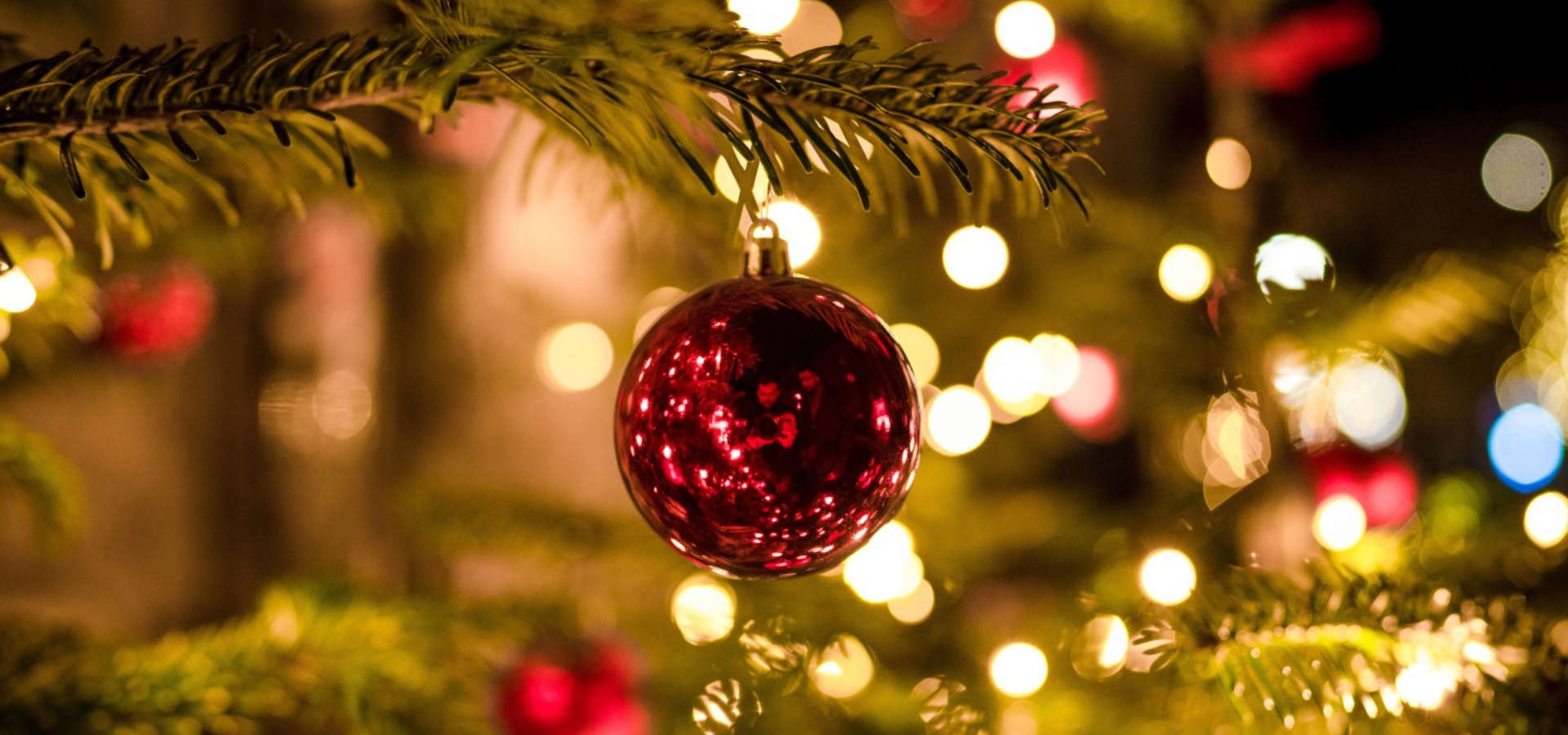 Sfeervolle kerstverlichting in huis