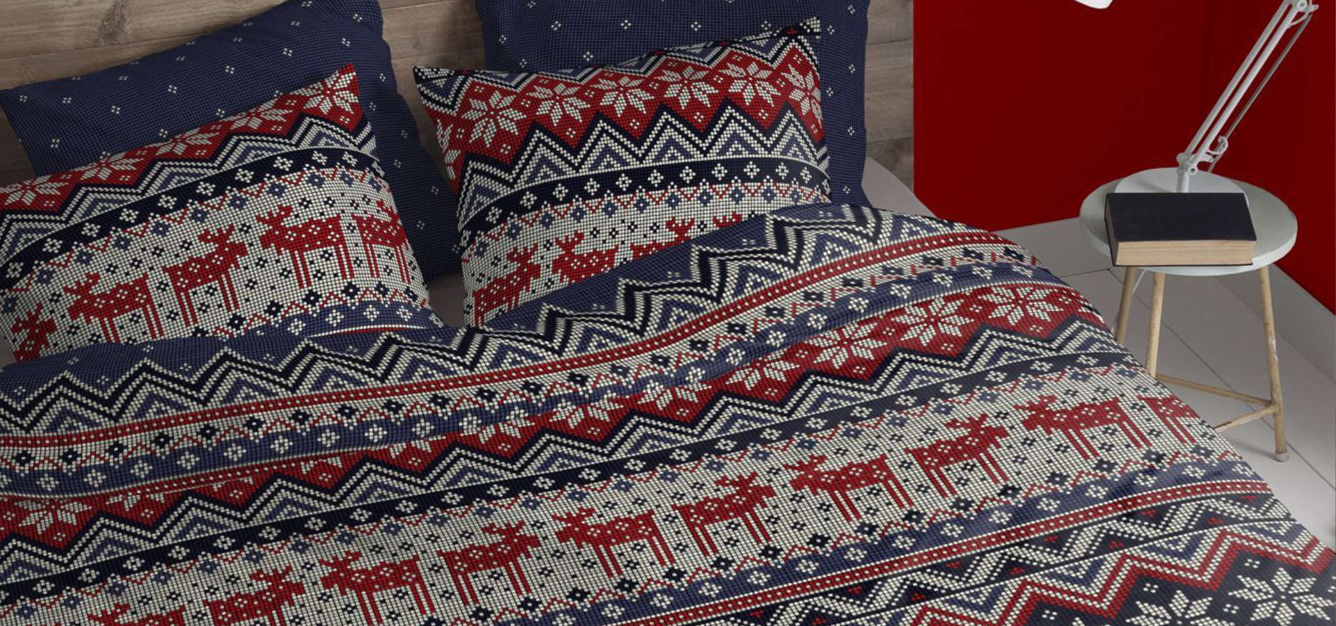 Warme kersttextielen zoals dekens, kussens en gordijnen