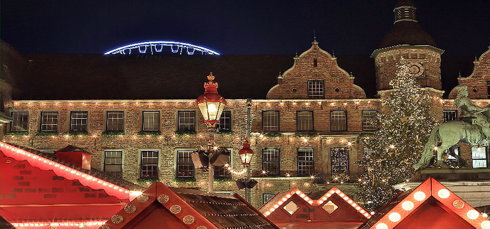 De kerstmarkt op de Heinrich Heine Platz vinden wij de mooiste van heel Dusseldorf.