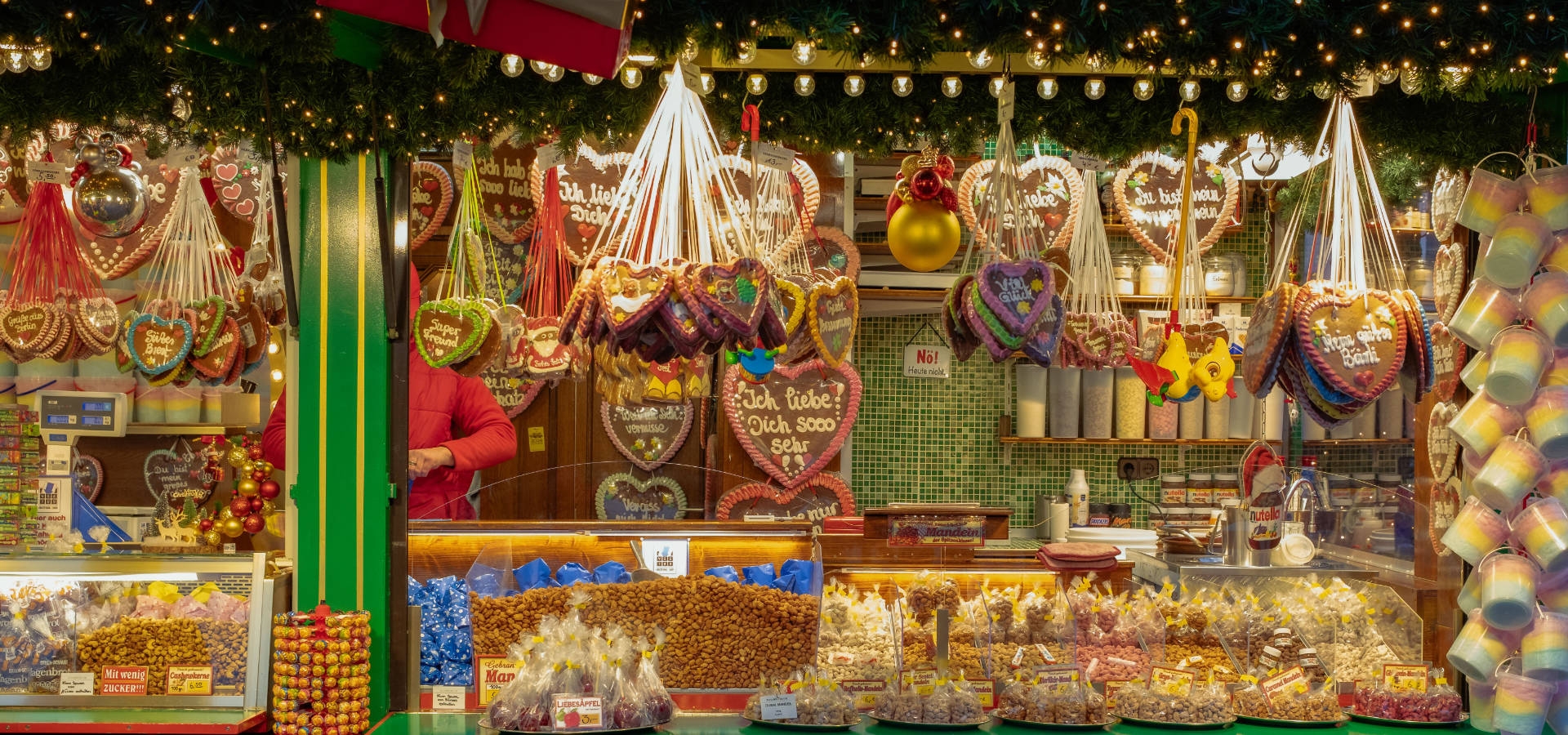 Regionale lekkernijen en traditionele gerechten op een Europese kerstmarkt
