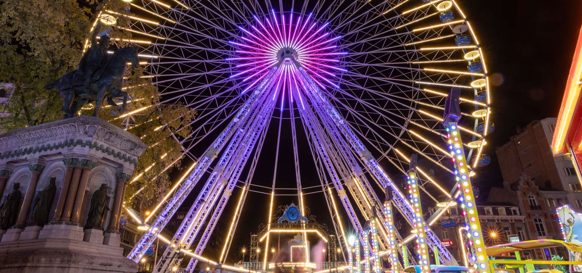 Village de Noël in Luik met sfeervolle verlichting