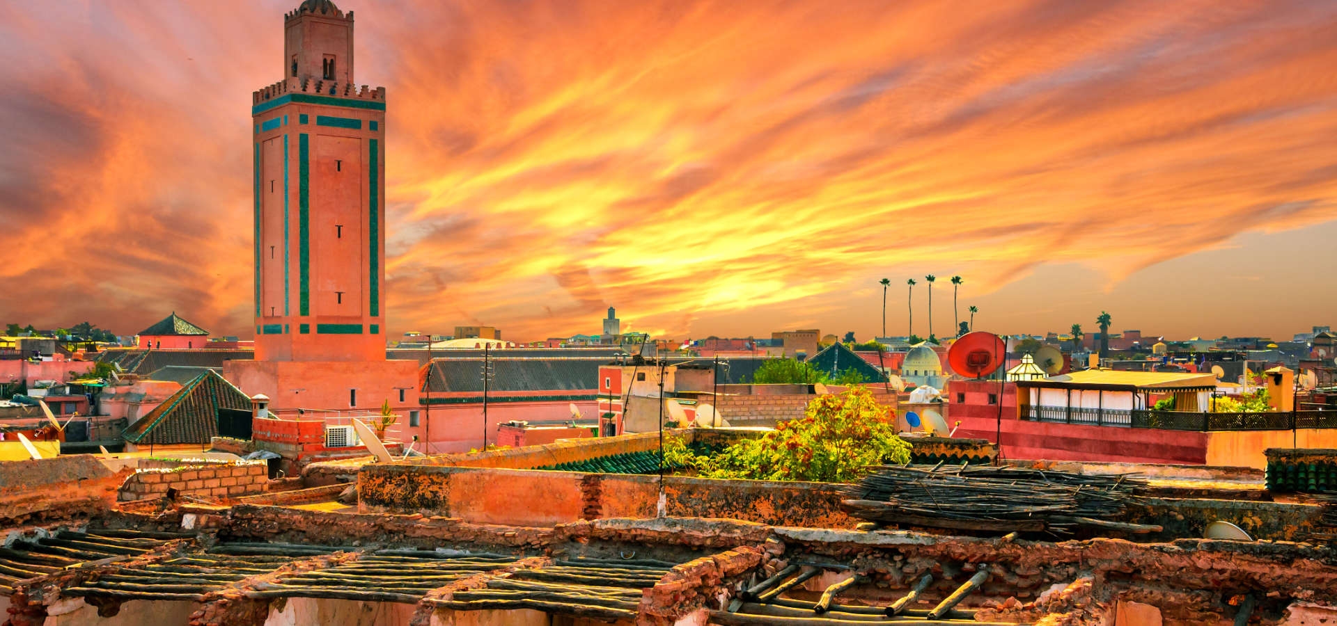 Medina met torren in warme winterzon