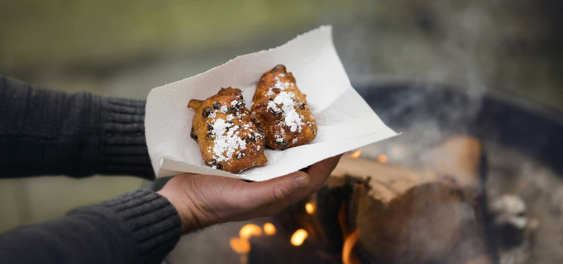 Poffertjes en oliebollen als typische lekkernijen op de kerstmarkt