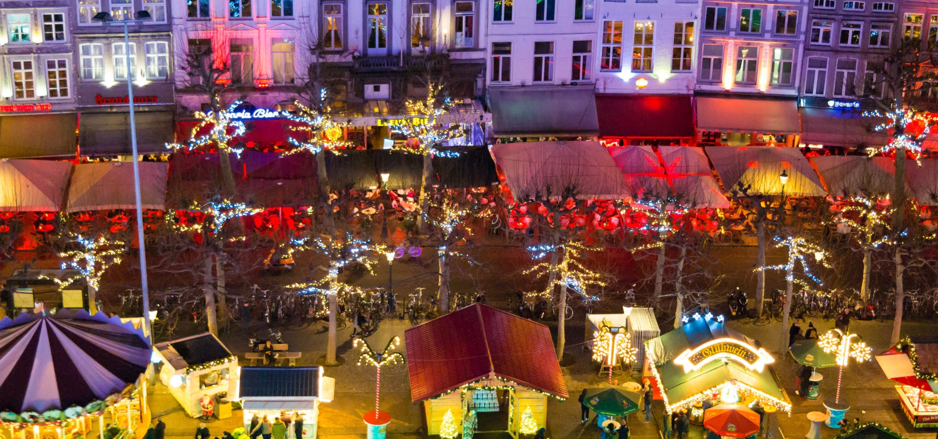 Winterzicht Vrijthof Maastricht met kerstlichtjes