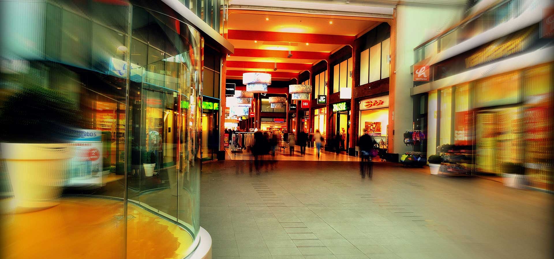 Net voor de kerst gaan veel mensen nog even winkelen en dat betekent dat het druk is