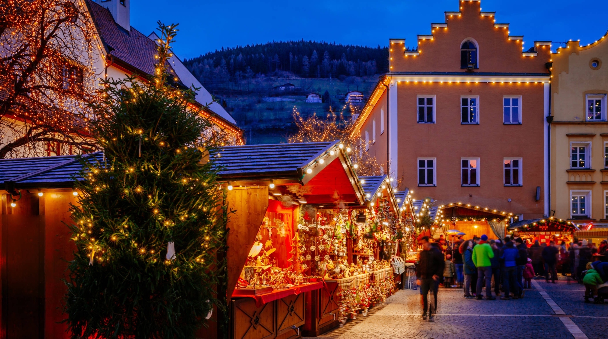 Kerstshoppen in Italiaanse steden tijdens december