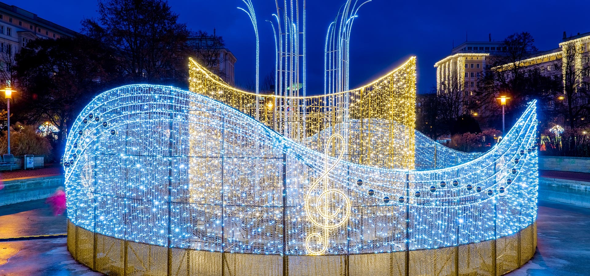 Bekijk de 60 levensgrote lichtskulpturen die de geschiedenis van Maagdenburg vertellen.