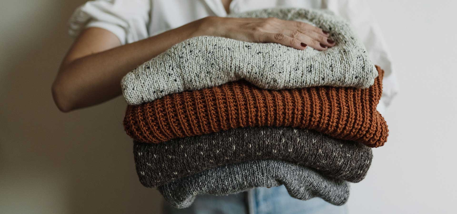 Warme kleding in laagjes tijdens een bezoek aan een kerstmarkt
