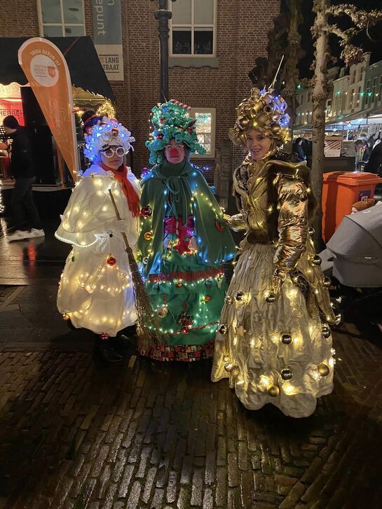 mooie figuranten in kerstsfeer.