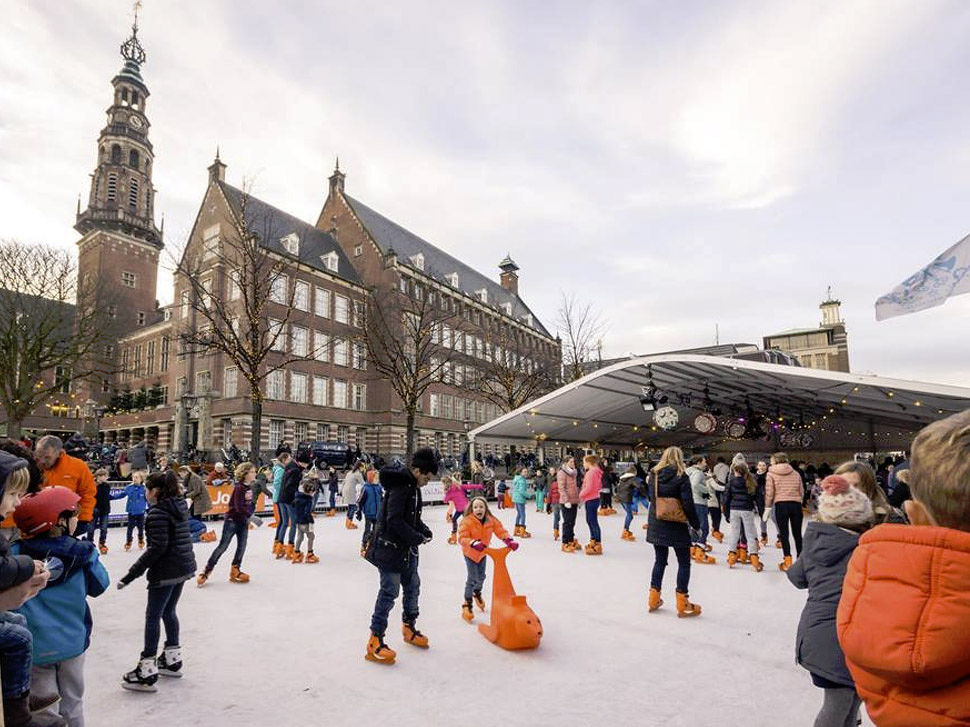  Drijvende ijsbaan Leiden in Leiden