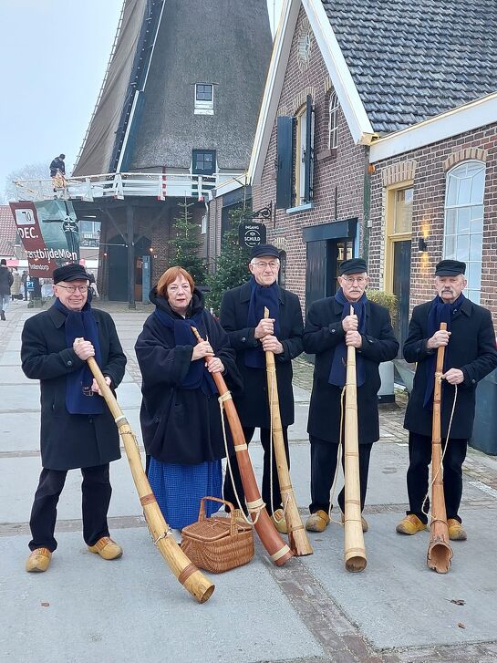 Opening door de Veluwse Midwienterhoornblazers