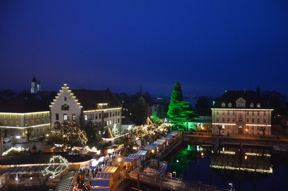 Kerstmarkt in de haven van Lindau in Lindau