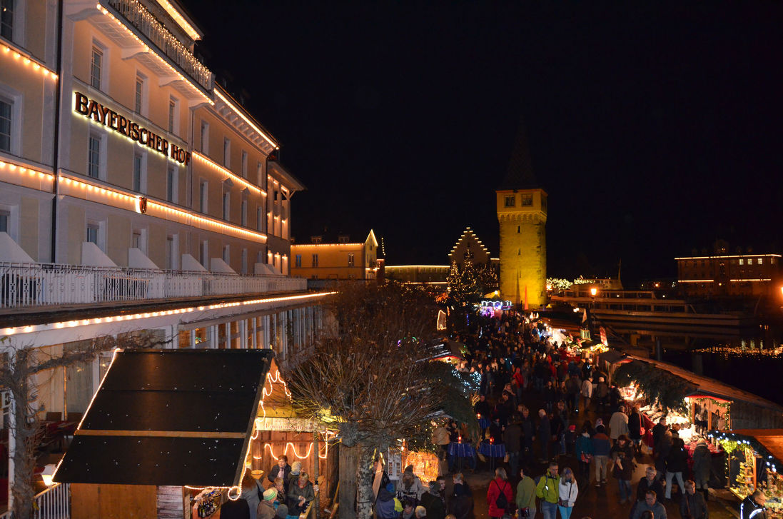  Kerstmarkt in de haven van Lindau in Lindau