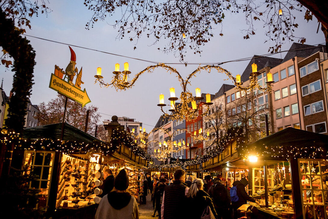  Kerstmarkt in de oude binnenstad van Keulen in Keulen