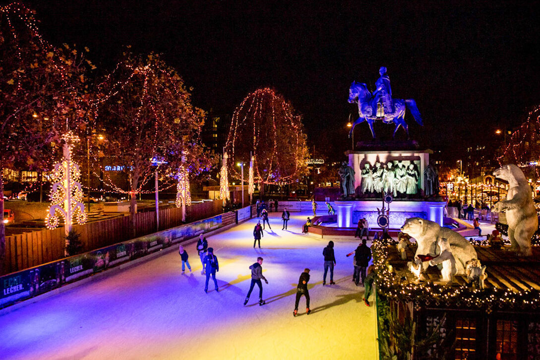  Kerstmarkt in de oude binnenstad van Keulen in Keulen