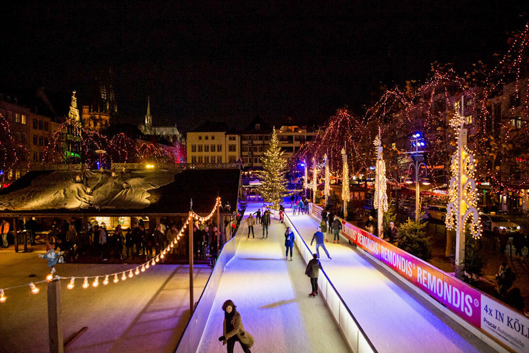  Kerstmarkt in de oude binnenstad van Keulen in Keulen