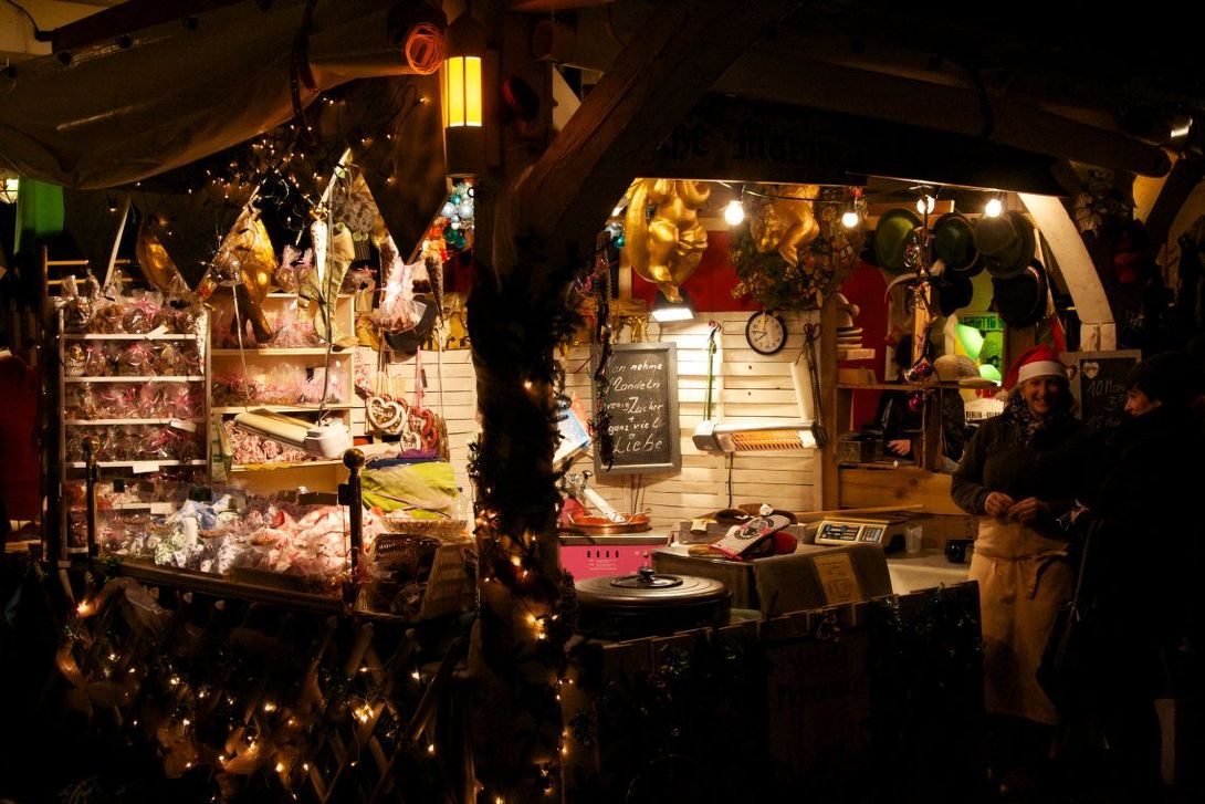 Kerstmarkt in Katharinenhospital in Regensburg
