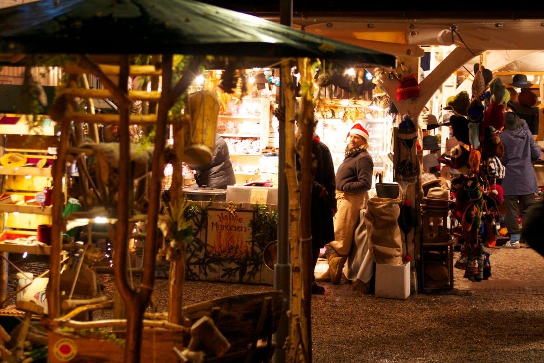  Kerstmarkt in Katharinenhospital in Regensburg