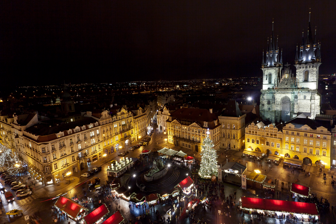  Kerstmarkt op het Oude Stadsplein in Praag