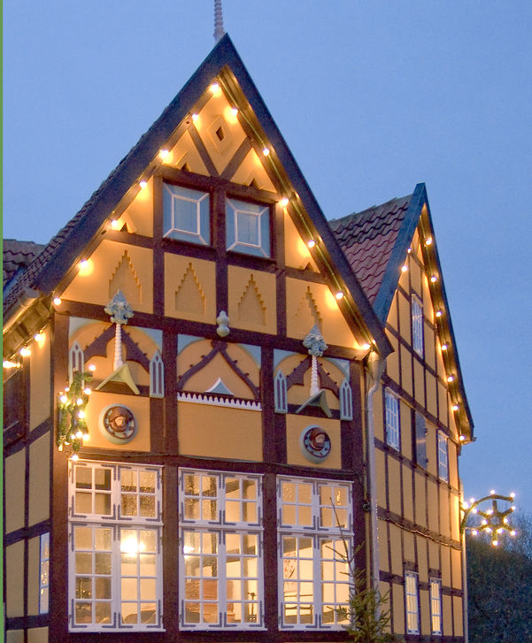 huis: tabacco-fabriek in het "kerst-look"