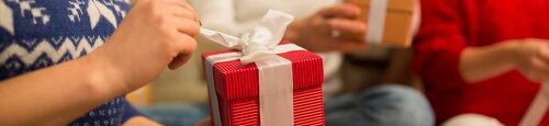 Waarom geven mensen tijdens kerstmis een kerstpakket?